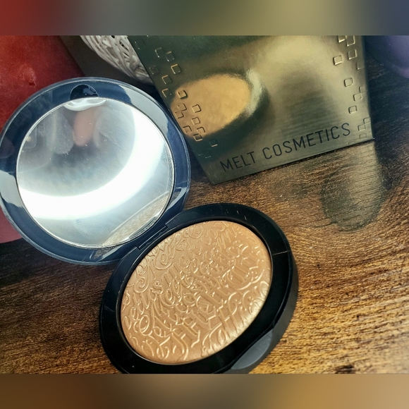 MELT cosmetics- digital dust highlighter (gold ore) - Picture 6 of 11